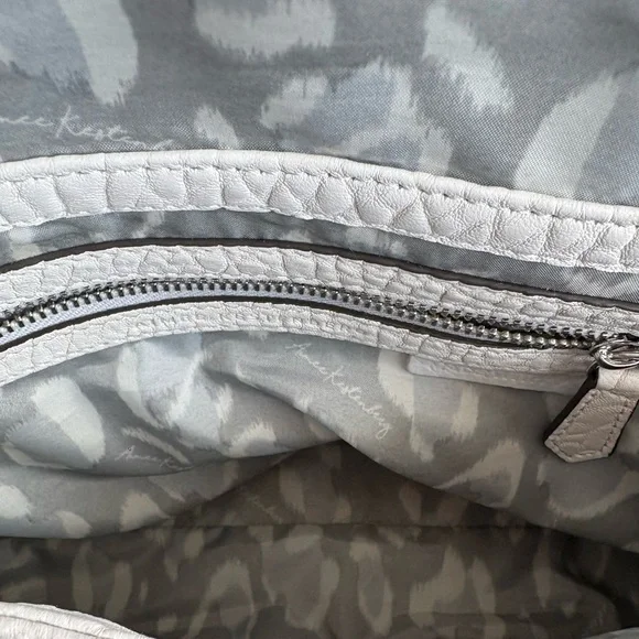 🤍🤍AIMEE KESTENBERG WHITE FLAP PEBBLED LEATHER CROSSBODY BAG!🤍🤍 - Picture 7 of 10